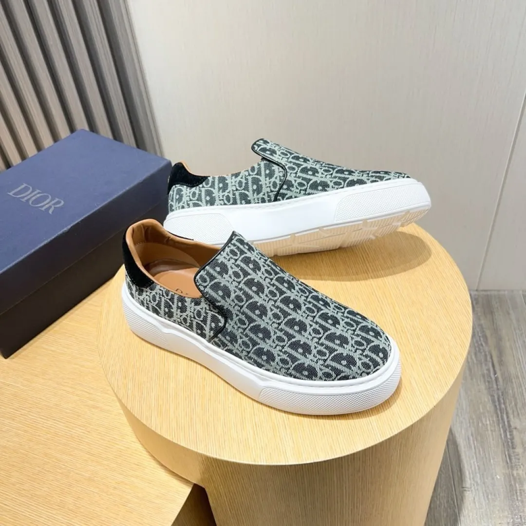 Men's men's shoes💰P380💰[DIOR] Dior's new slip-on shoes🆕Exclusive hot-selling items✨Very comfortable on the feet, fine workmanship Material: Original fabric➕High-quality sheepskin lining + original wear-resistant outsole👍🏻Features: High-end and comfortable, purely handmade to create the perfect shoe that suits you best. Number of yards: 38–45